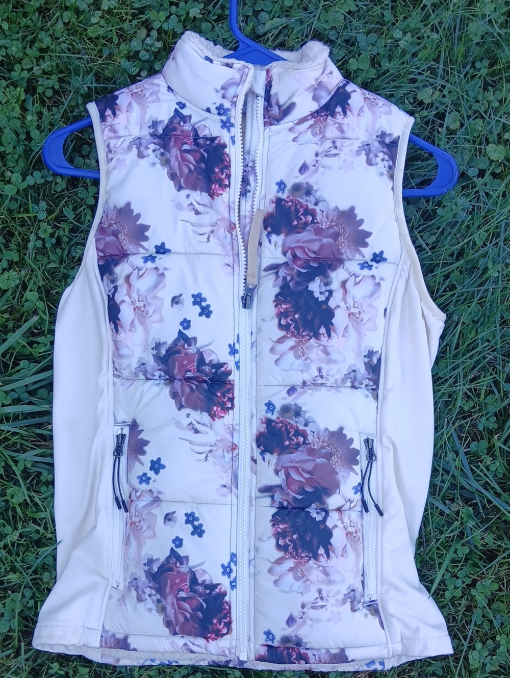 Euc Skechers floral zipper vest Sherpa lined cream/purple size xs